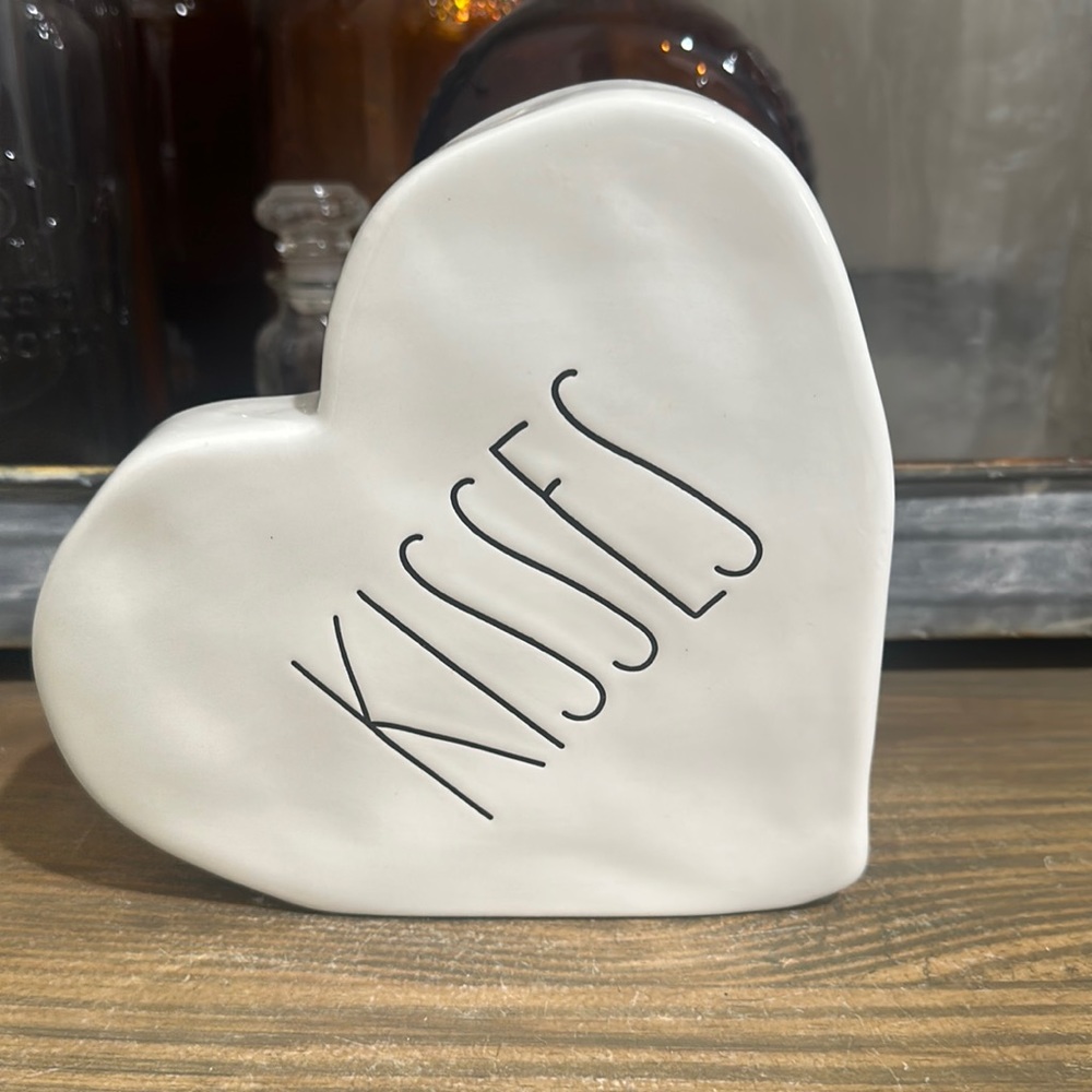 Rae Dunn KISSES Ceramic Heart